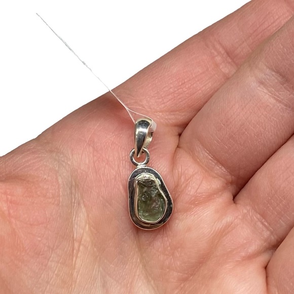 Jewelry - Genuine Moldavite Necklace Pendant Solid 925
Sterling Silver Natural Stone Green